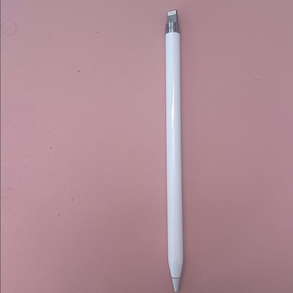 1st gen Apple Pencil lighting (no cap)